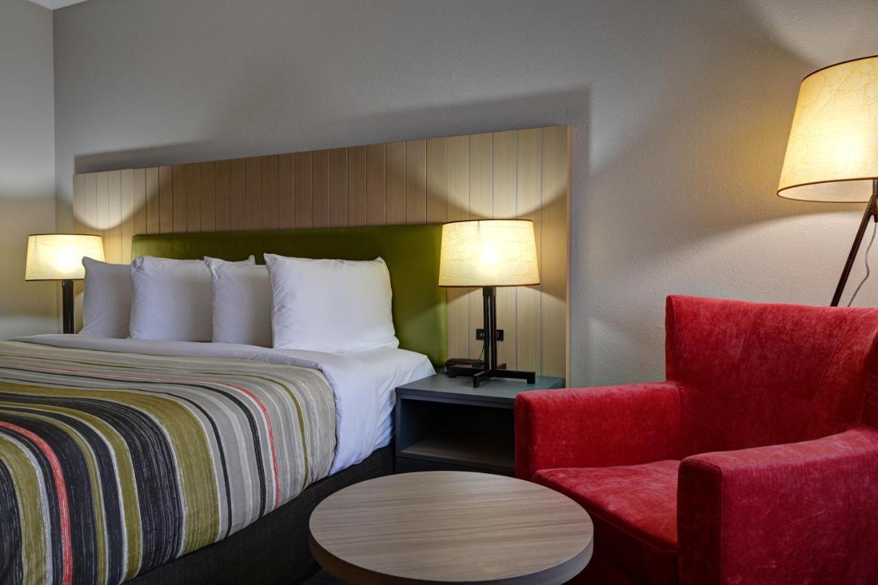 Country & By Radisson, Pierre, Sd Hotel 3*
